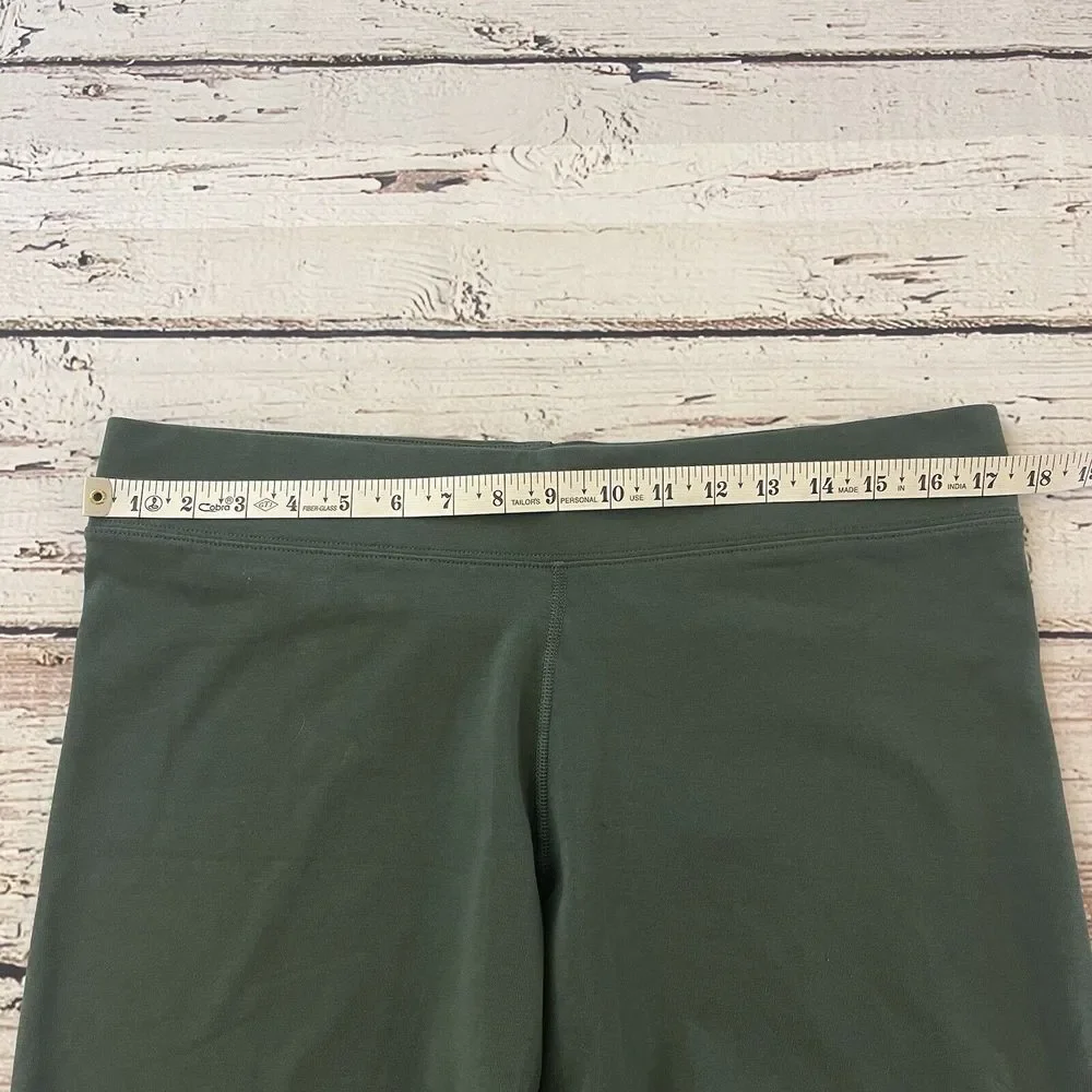 Nike Bike Shorts Women's‎ Size XL Green Sportswear Essential Women's Mid-Rise